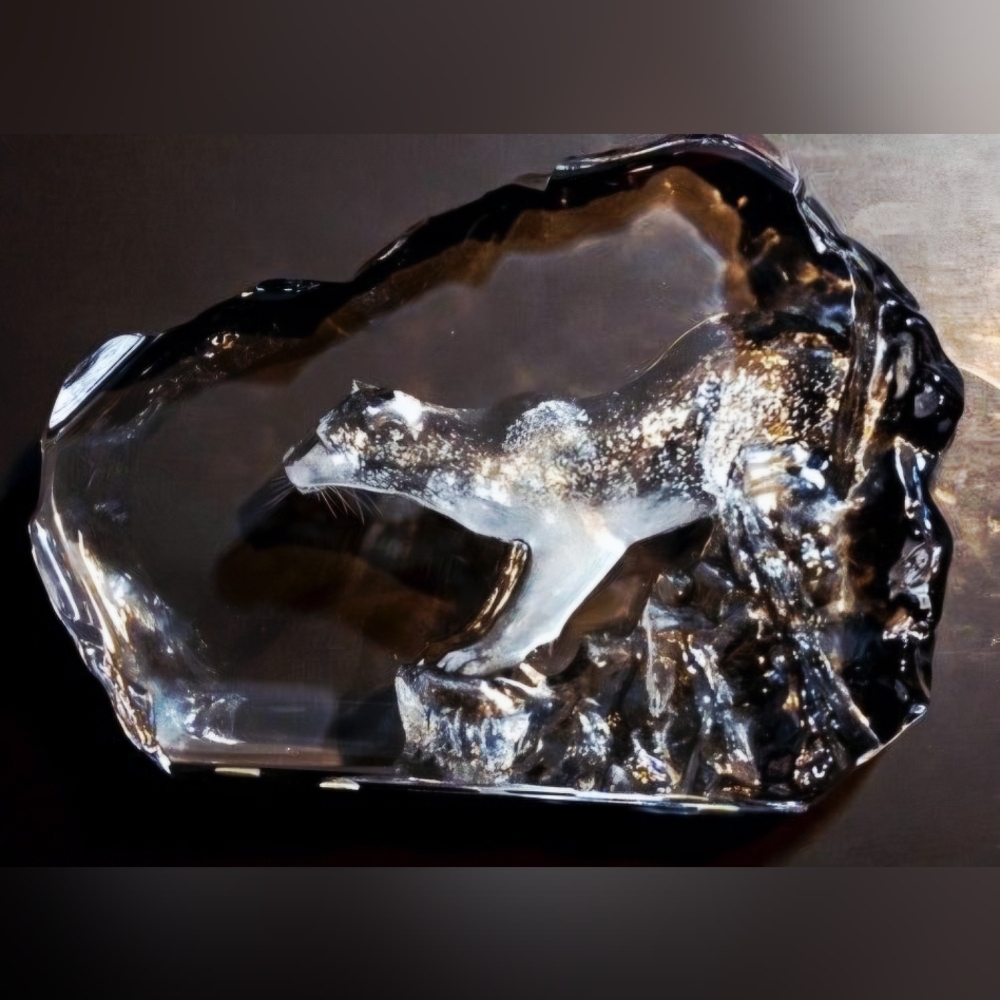 Royal Krona Sweden signed by Mats Jonasso 9" lead crystal lion cougar sculpture. - Picture 5 of 6